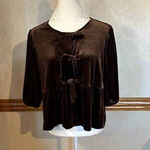 Women’s Velvet Heart Dark Brown Crop Top  size Medium